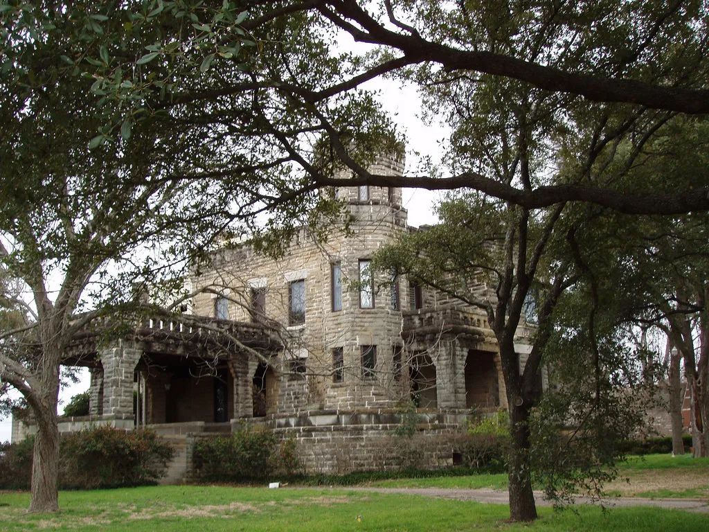 cottonland castle sold chip and joanna gaines