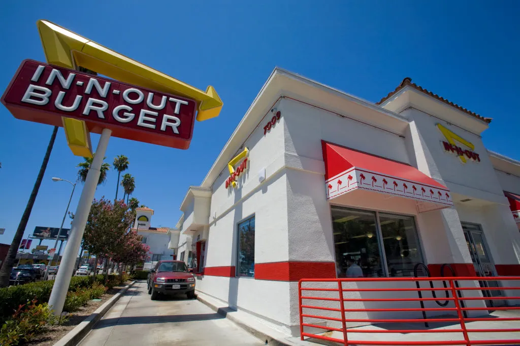 in n out burger hollywood drive thru with car