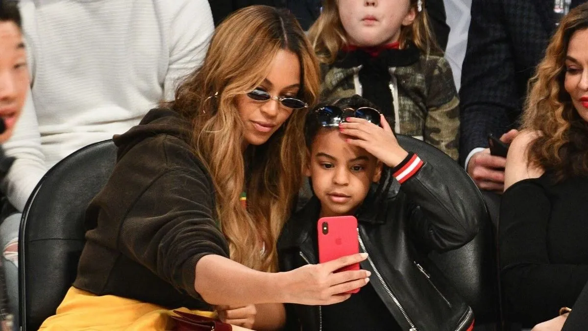 Beyonce and Blue Ivy Carter take a selfie at The 67th NBA All-Star Game: