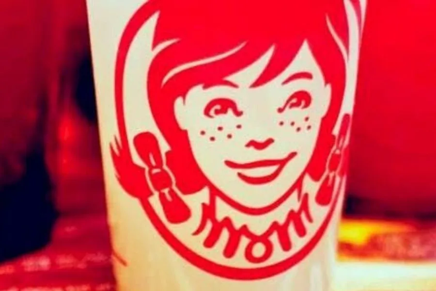 wendys logo says mom on it