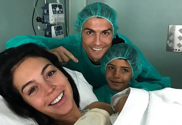 cristiano-ronaldo-new-daughter-47319-87805