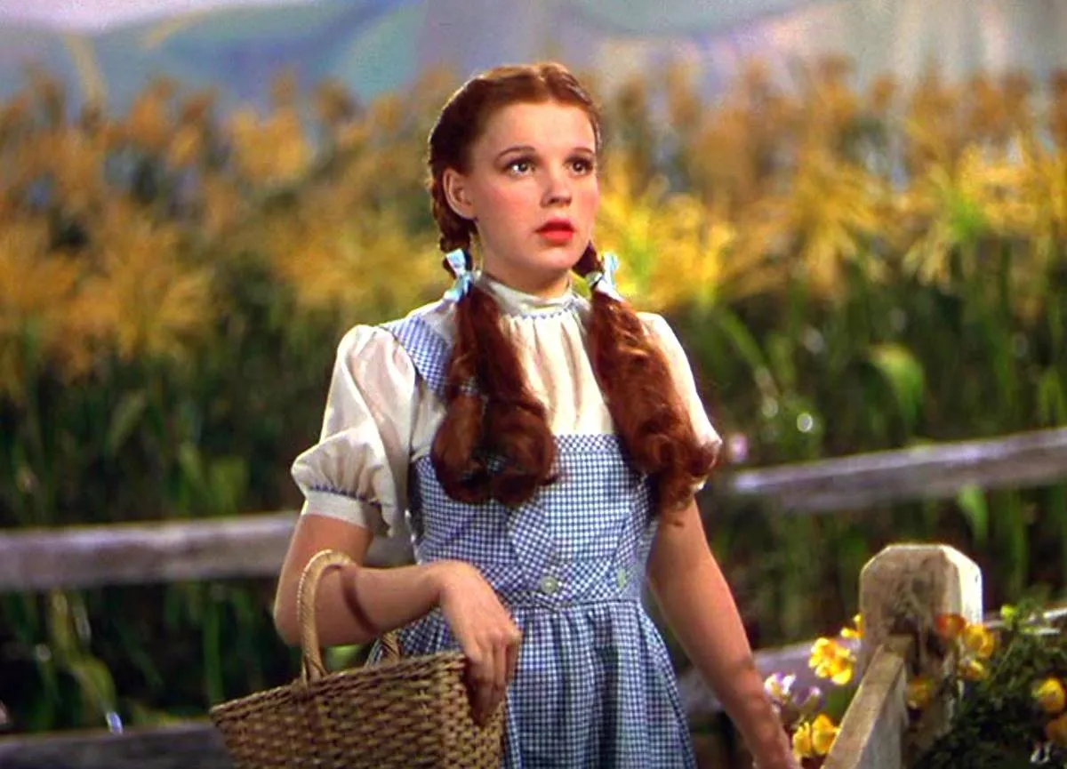 judy garland dressed as dorothy