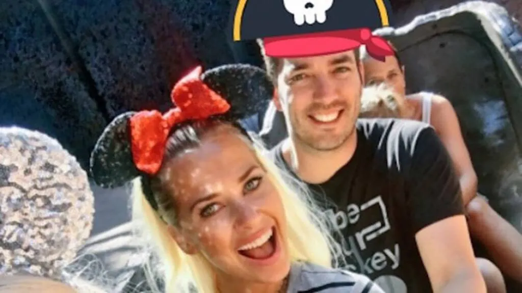 twitter-couple-disneyland-768x431-14214