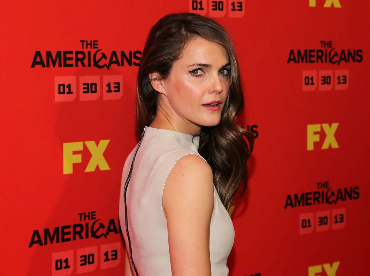 Keri Russell poses on the red carpet.