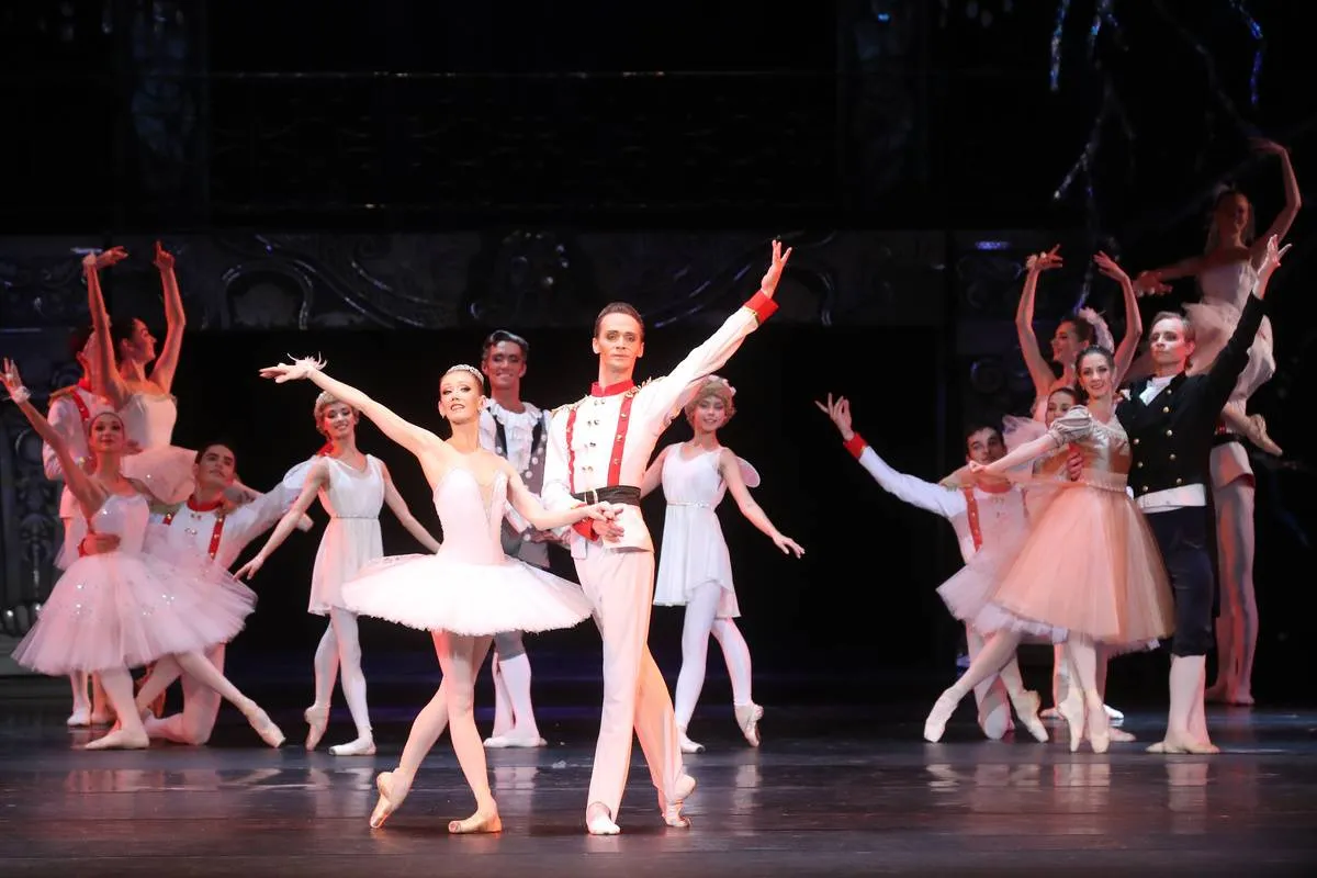 Bolshoi Theatre premieres ballet production 